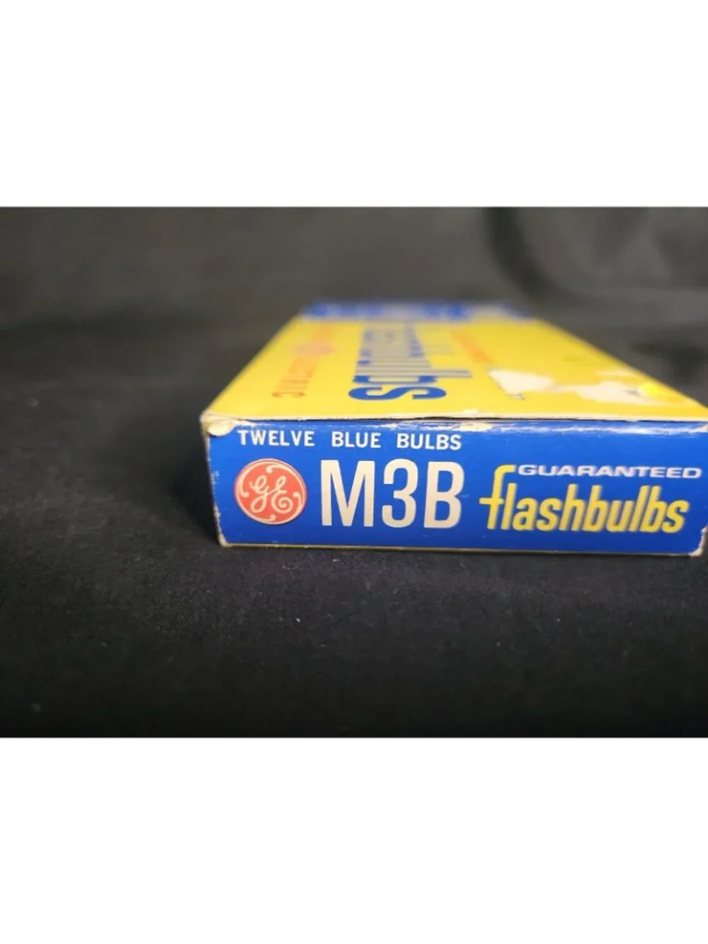 Vintage GE Power Mite Flashbulbs M3B Blue Bulbs 1 Box 12 Bulbs